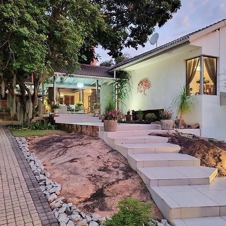 The Coral Tree Hotel Mbombela Bagian luar foto