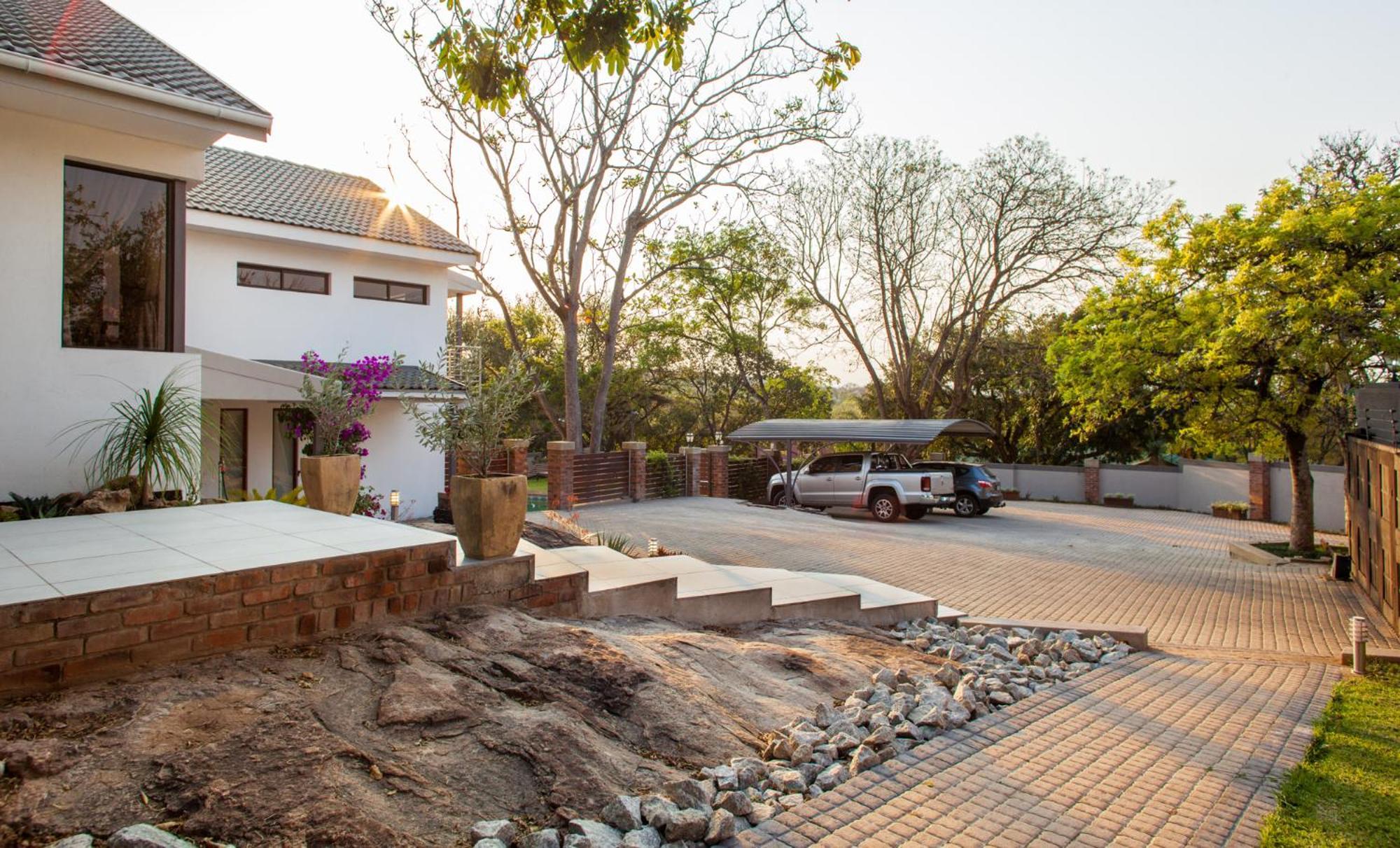 The Coral Tree Hotel Mbombela Bagian luar foto